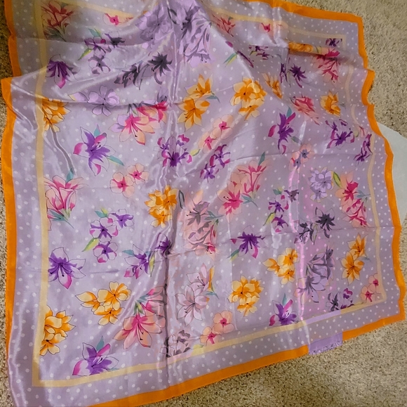 Gorgeous and rare Vintage Baar & Beard silk scarf 30 X 30 in square flawless - Picture 8 of 11